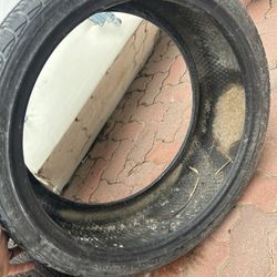 255/35 R22