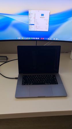 MacBook Pro M1Pro 16in (Broken Screen)