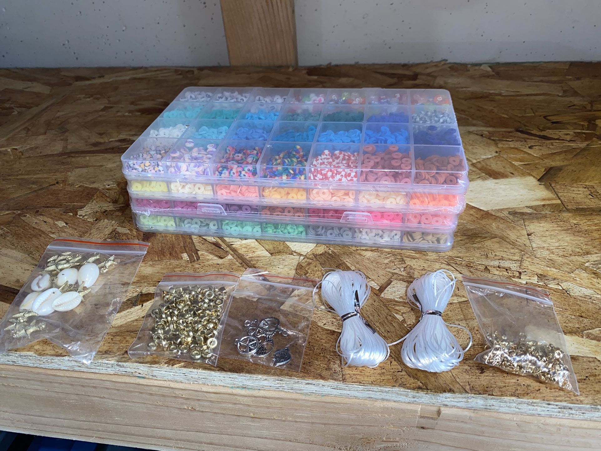 DIY Bracelet Making Kit – Huge Assortment of Beads, Charms & Accessories!