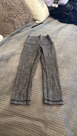 Women’s Lululemon 7/8 leggings size 4