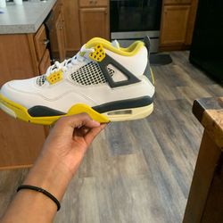 Jordan 4s Vivid Sulfur Women’s 8.5 Men’s  7 Their Worn I Want As Close As The Price But If You Have A Shoe To Trade Im Looking For Men’s Size 8
