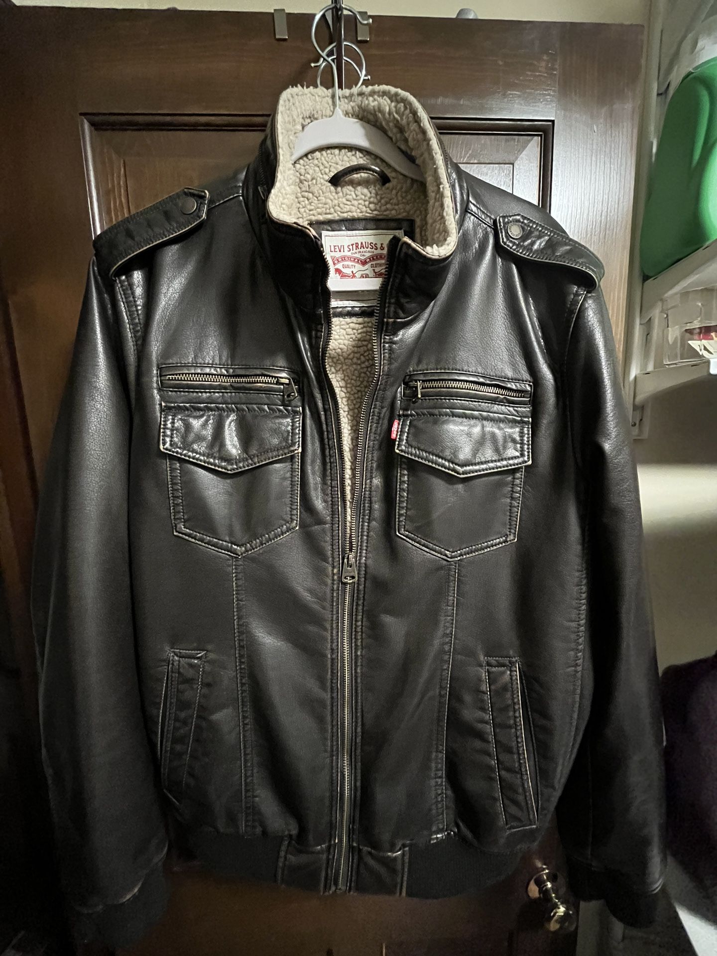 Levi’s faux Leather Jacket (M)