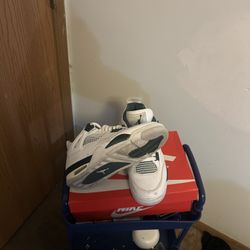 Jordan 4 