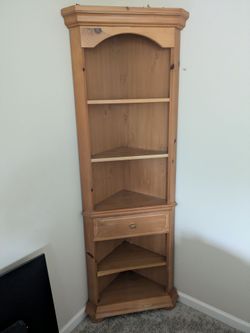 Corner shelf wooden