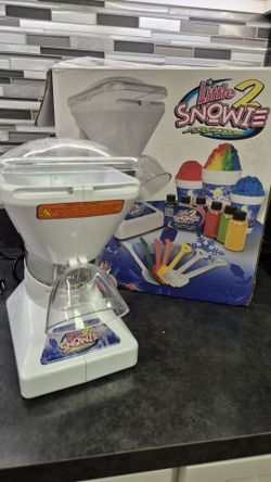 Snow cone machine ​Little Snowie 2 Premium Clean & Fully Working!