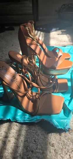 Lightly Used Tan heels