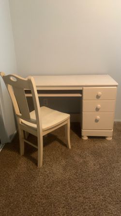 Student Desk with Hutch and Chair