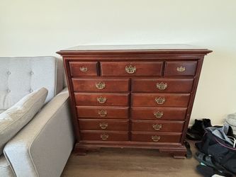 Good Condition 9 Drawer Dresser