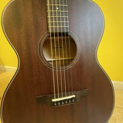 Orangewood Oliver Acoustic Guitar - Like New!