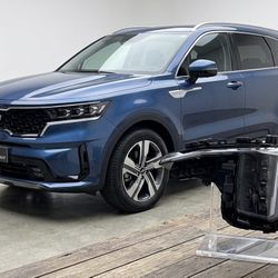 2021-2023 Kia Sorento LED Headlight - Passenger Side (RH) OEM - Near Mint