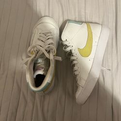 Nike Blazer Mid '77 White Light Zitron' size 4Youth