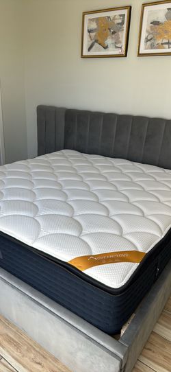 Dreamcloud Cali King Mattress 