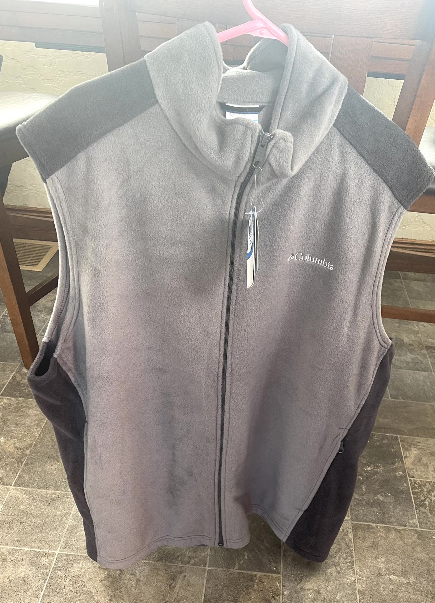 New Men’s Columbia fleece Vest