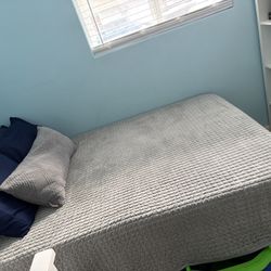 Full Bed W Black Metal Frame