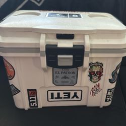 Pelican 8 Quart Personal Cooler