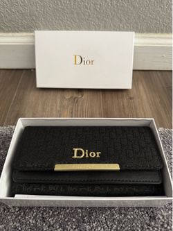 Woman dior walet