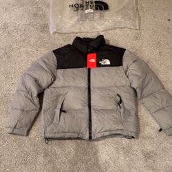 New Northface Puffer 700 Gray