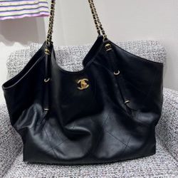 Chanel 25s shoulder bag maxi tote black