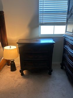 Traditional Carved Wood 3-Drawer Nightstand / Side Table (set)