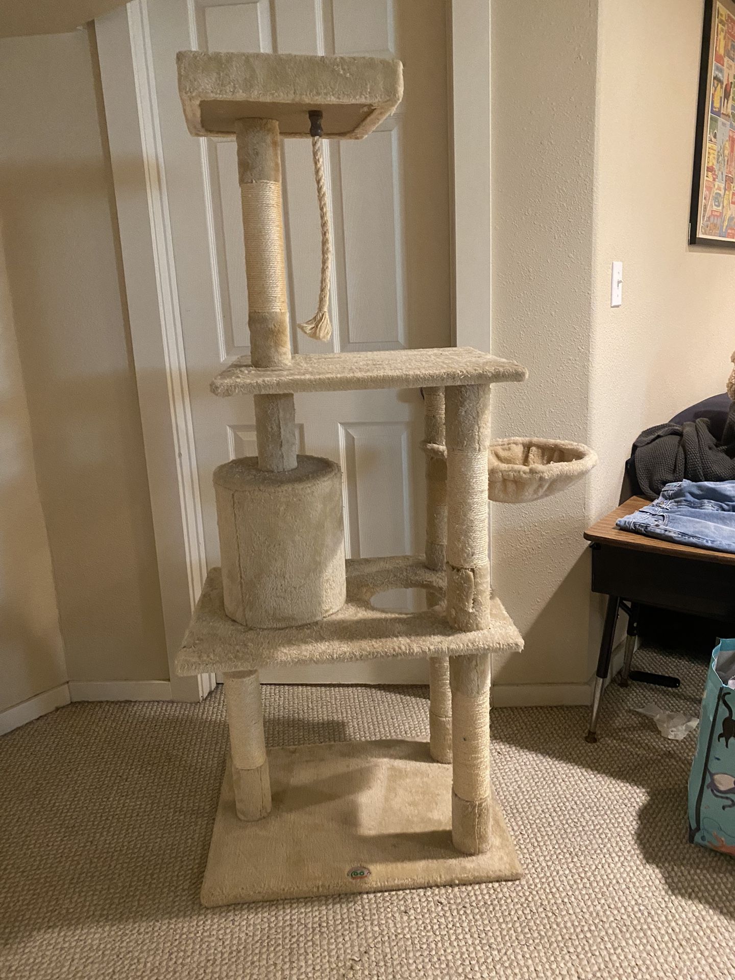 FREE Cat tree for Sale in WA OfferUp