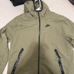 Nike Tech Green Wind Breaker