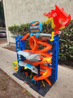 Hotwheels ultimate garage