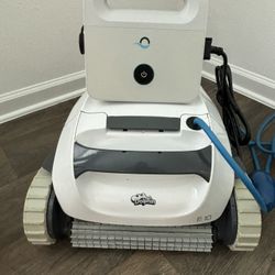 Dolphin E10 Robot Pool Cleaner