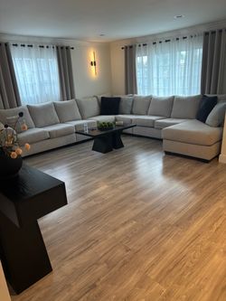 BEIGE SECTIONAL COUCH LIKE NEW