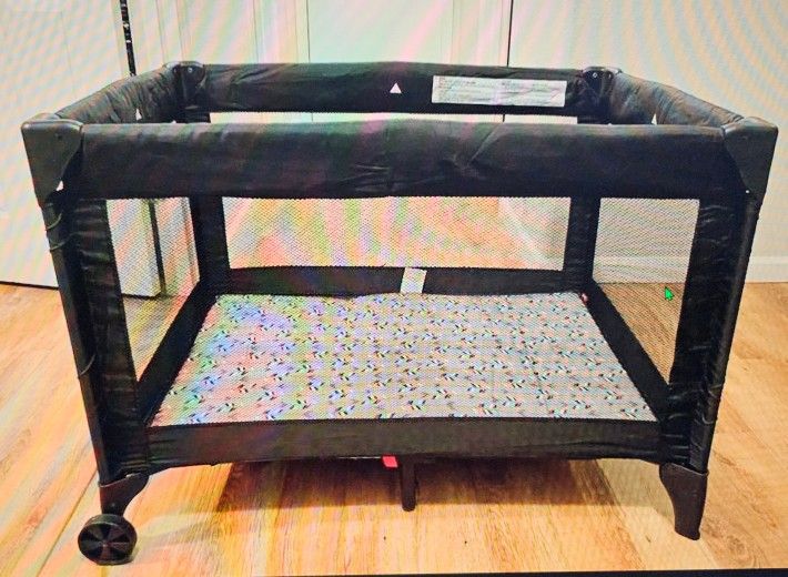 LIKE NEW Cosco Funsport Portable Compact Pack N Play Yard