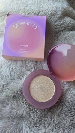 Benefit Cosmetics Glow La La Blurring Powder Highlighter