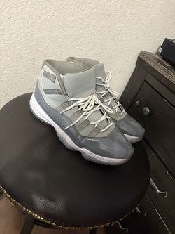 Jordan 11s grey size 8.5