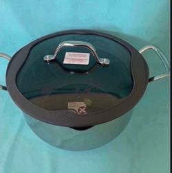 Olla de 7,5 Qt $100 nueva