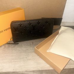 )Louis Vuitton Zippy Wallet in Monogram Empreinte Leather