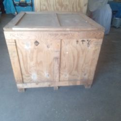 Wood box shipping/storage fork lift stand