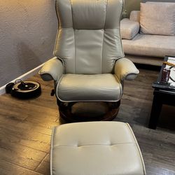 Elegant Recliner and Foot Rest with Compartment