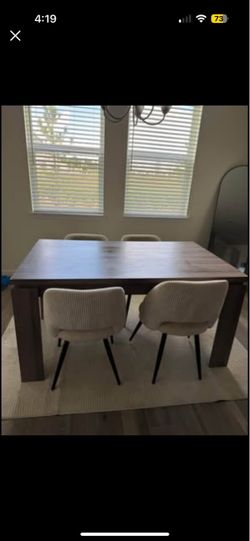 Dining table & 4 chairs!