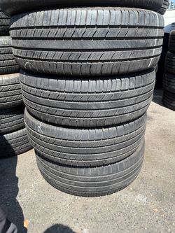 Vendo 225/65/R17 las 4 llantas Michelin por $170
