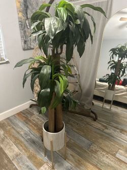 Large Artificial Floor Plant with Decorative Planter & Gold Stand