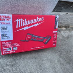 Milwaukee M18 Multi Tool