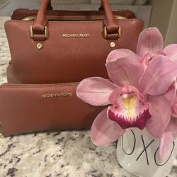 Michael Kors Authentic Purse With Matching Continental Wallet 