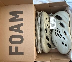 Yeezy Foam RNR Stone Salt size 10