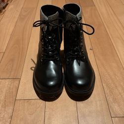 MiICHAEL KORS BRAND NEW SIZE 9 Black Boots.