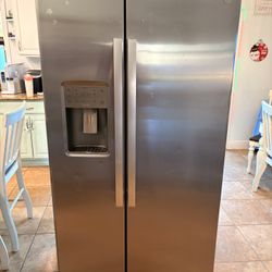 GE Profile Side-by-Side Refrigerator – Works Great