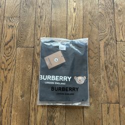 Burberry Tee Size Medium 