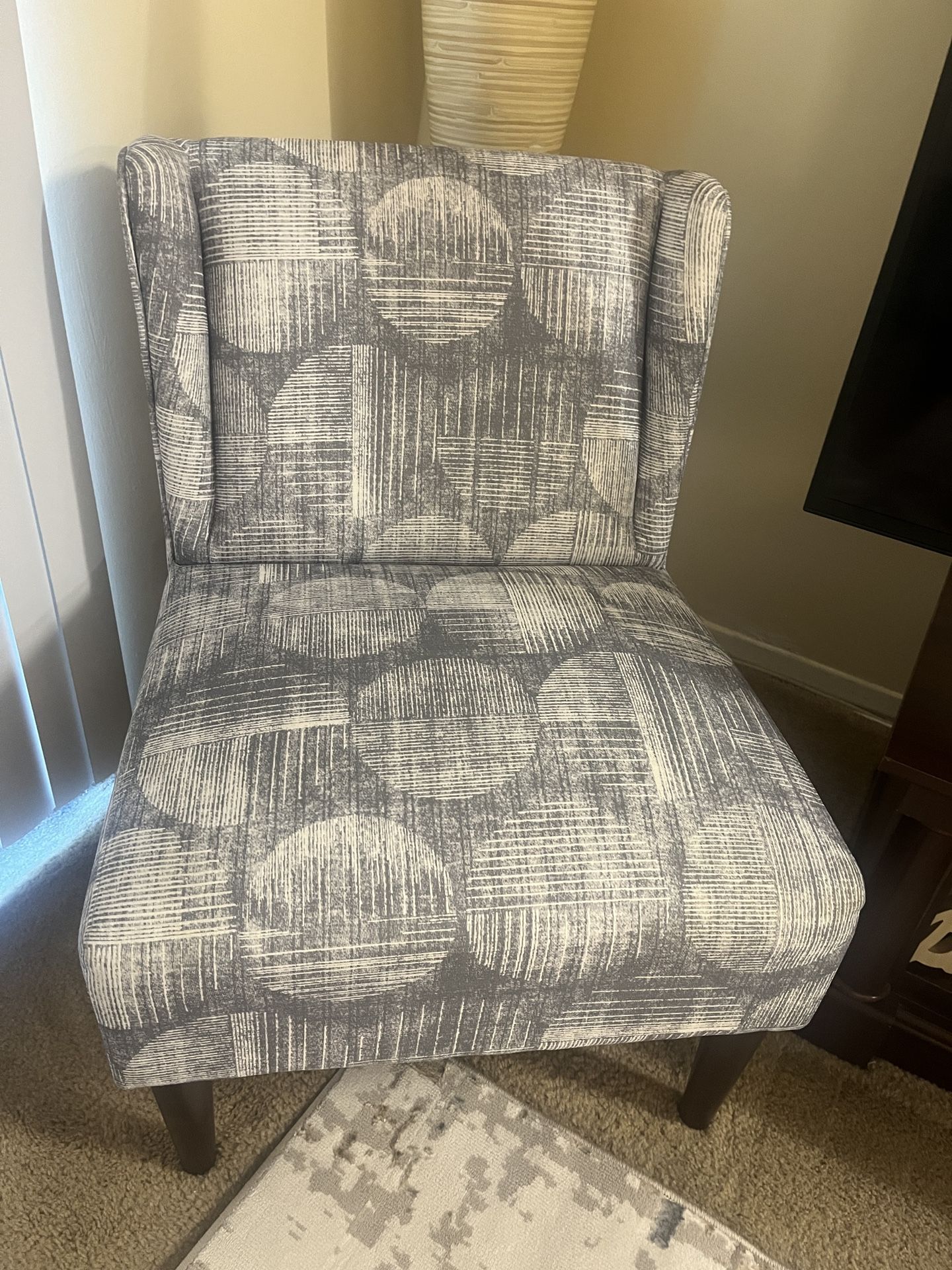 Contemporary Design Accent Chair Gray White Pattern With Wood Legs Size In Photo Pick Up In Gaithersburg Md20877