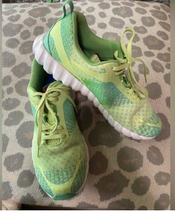 $20 Womens Reebok Shoes