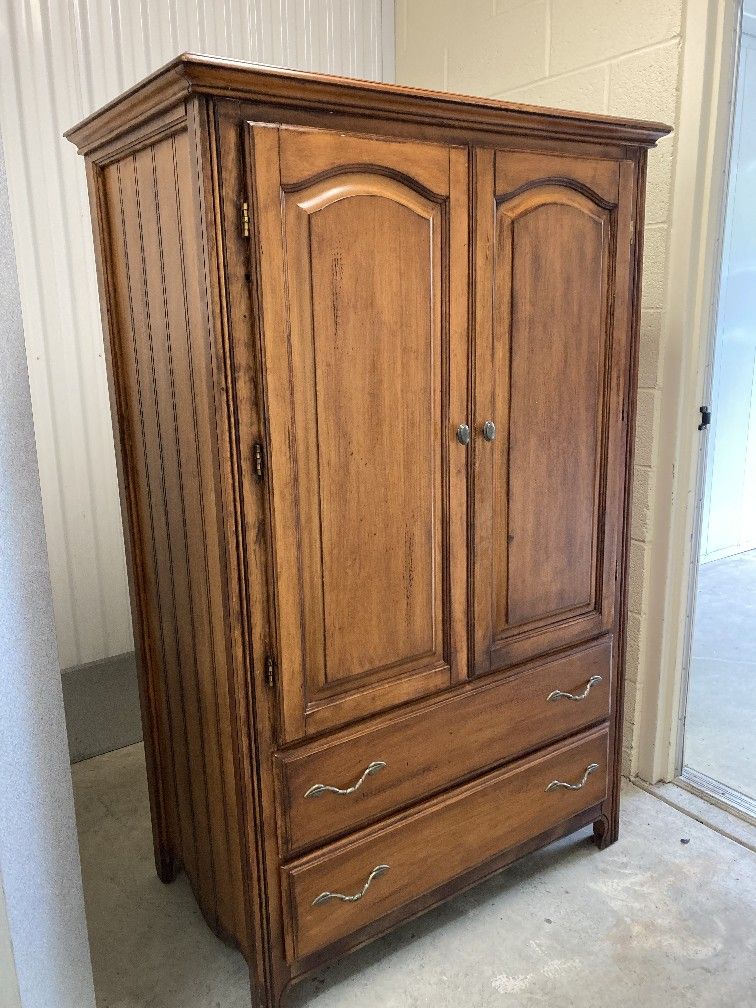 Entertainment Center/TV Cabinet