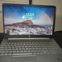 HP 15.6" Laptop - Near New