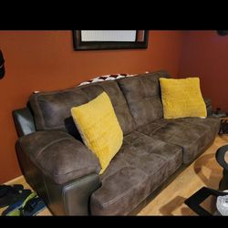 MOVING SOFA AND CHAIR W OTTOMAN 