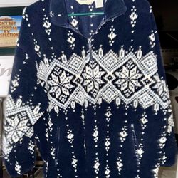 EddieBauer Vintage women's  fleecepullover featuring a Nordic-inspired snowflake